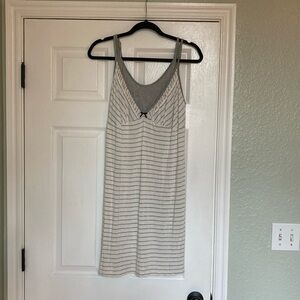 A Pea in the Pod Nursing Nightgown Sz Large